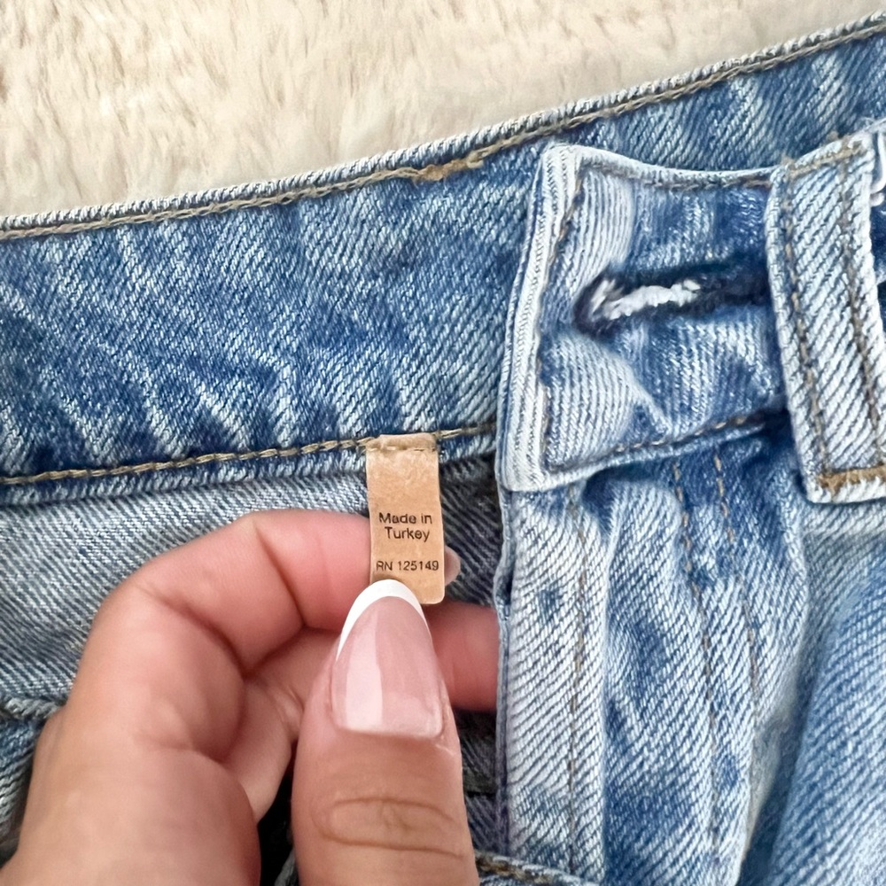 DENIM NATURAL RISE SHORTS!!🩵 - Picture 3 of 3